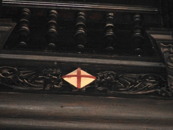 Escudo del Principado de Catalunya, en la escalera noble de acceso al Archivo de la Corona de Aragón