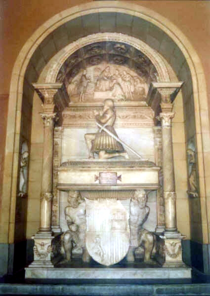Cenotafio con el sarcófago de Juan II Conde de Ribagorza y Duque de Luna, en la entrada del monasterio de…